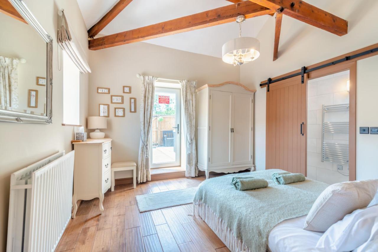 The Old Moat Barn - With Private Hot Tub * Stockton-on-Tees